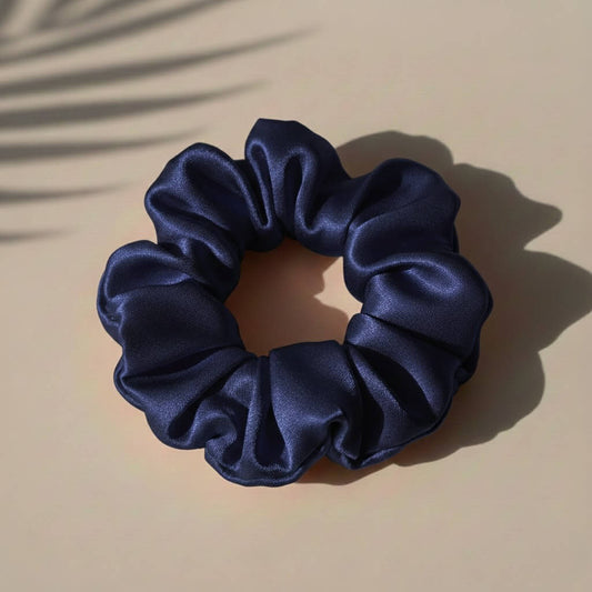 Chouchou en soie bleu doux et élastique idéal pour usage quotidien