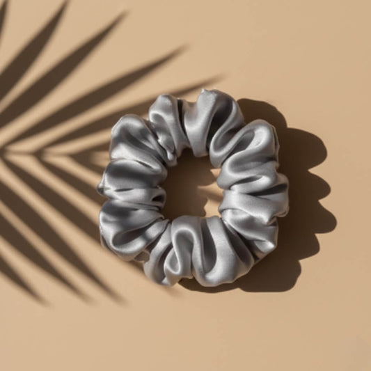 Chouchou en soie gris soie douce accessoire pour cheveux 